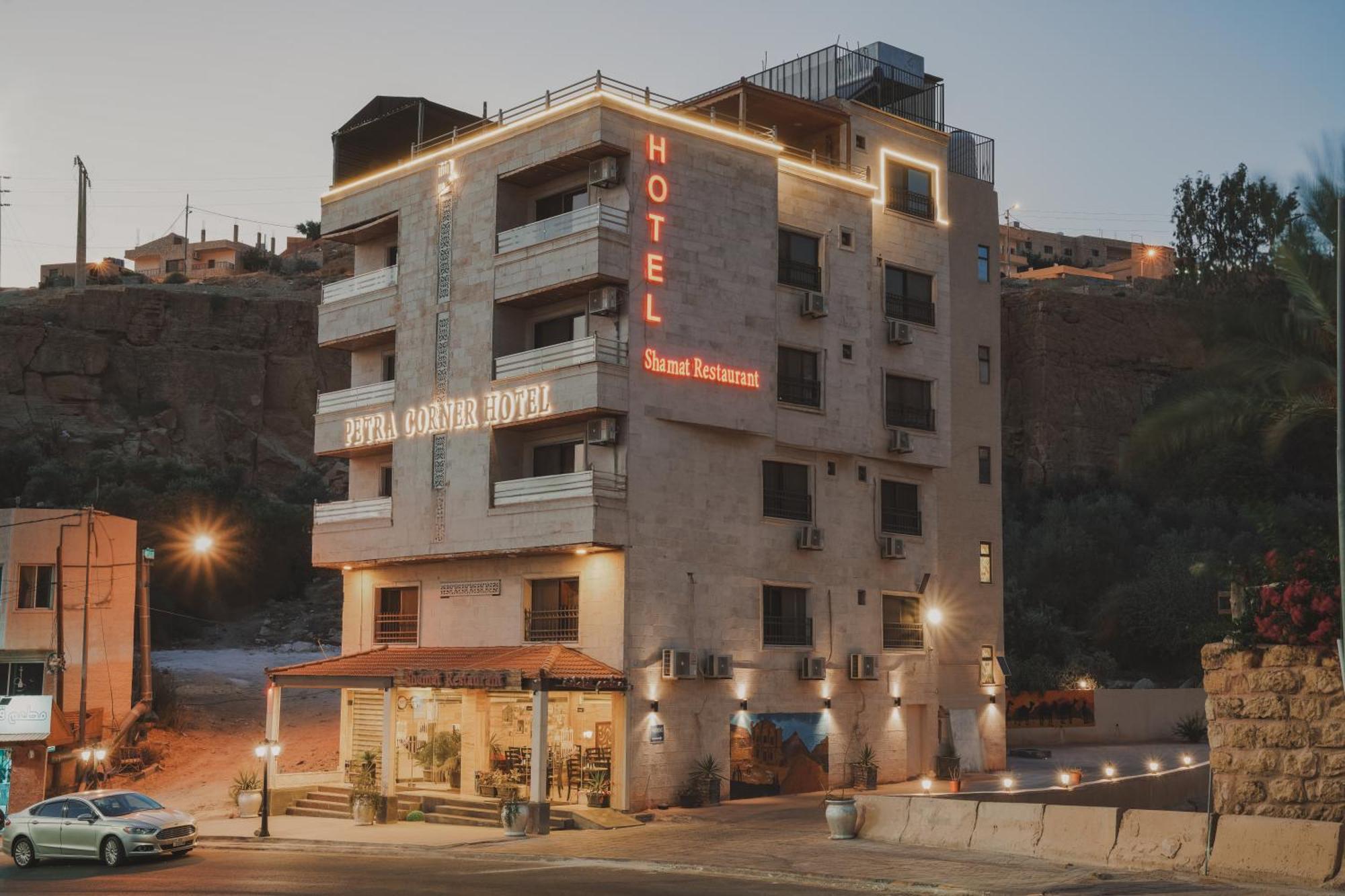 Petra Corner Hotel Exterior photo